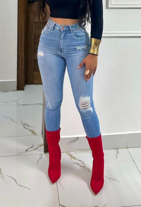 👖✨ Jeans Claro Tubito con Rotos — Toque Urbano y Moderno